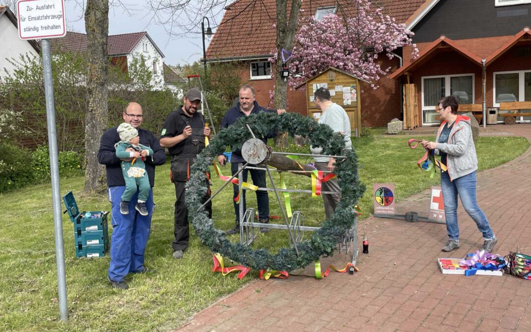 Maibaum aufstellen