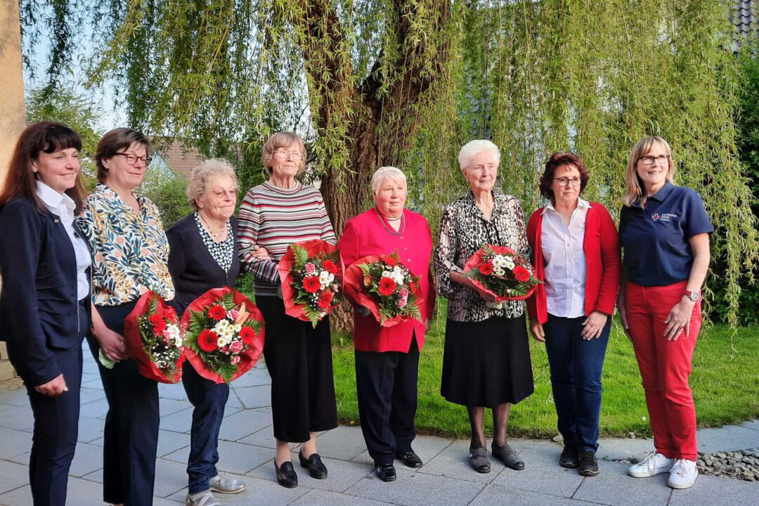 Gruppenbild mit Vorstand und Geehrten