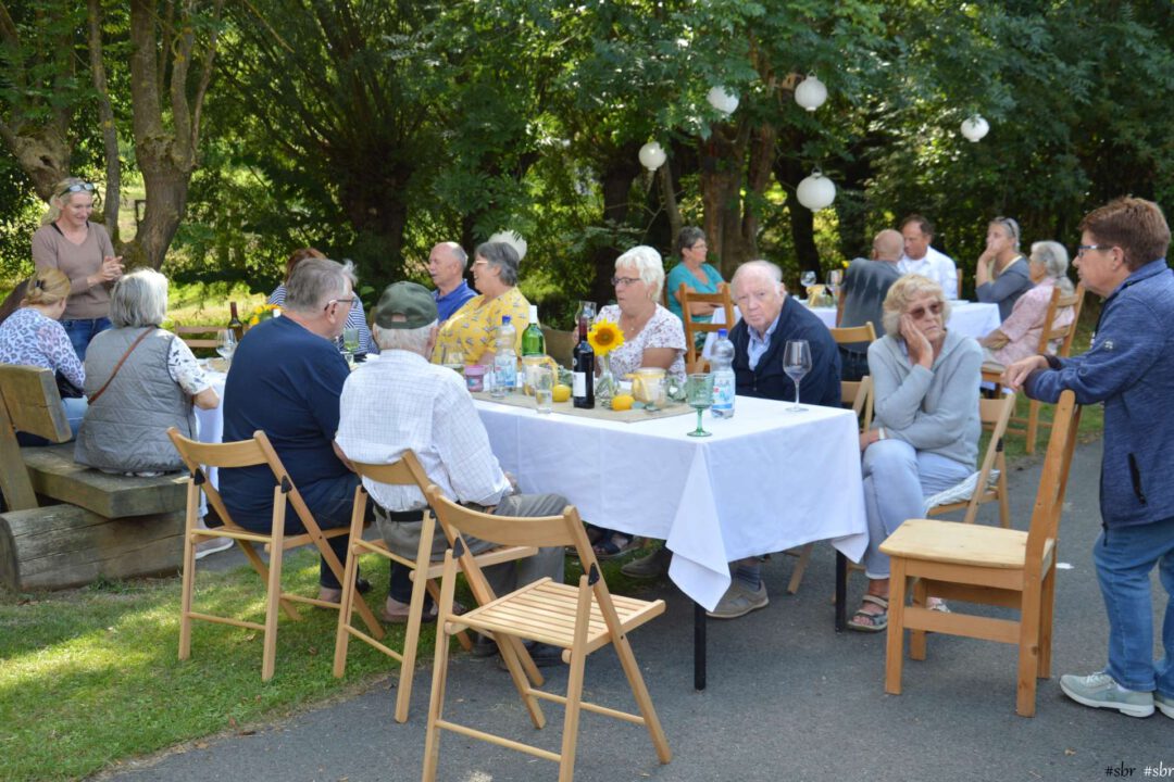 Mediterrane Urlaubsstimmung bei Familie Grote/Hildebrandt am Beberbach-Ufer