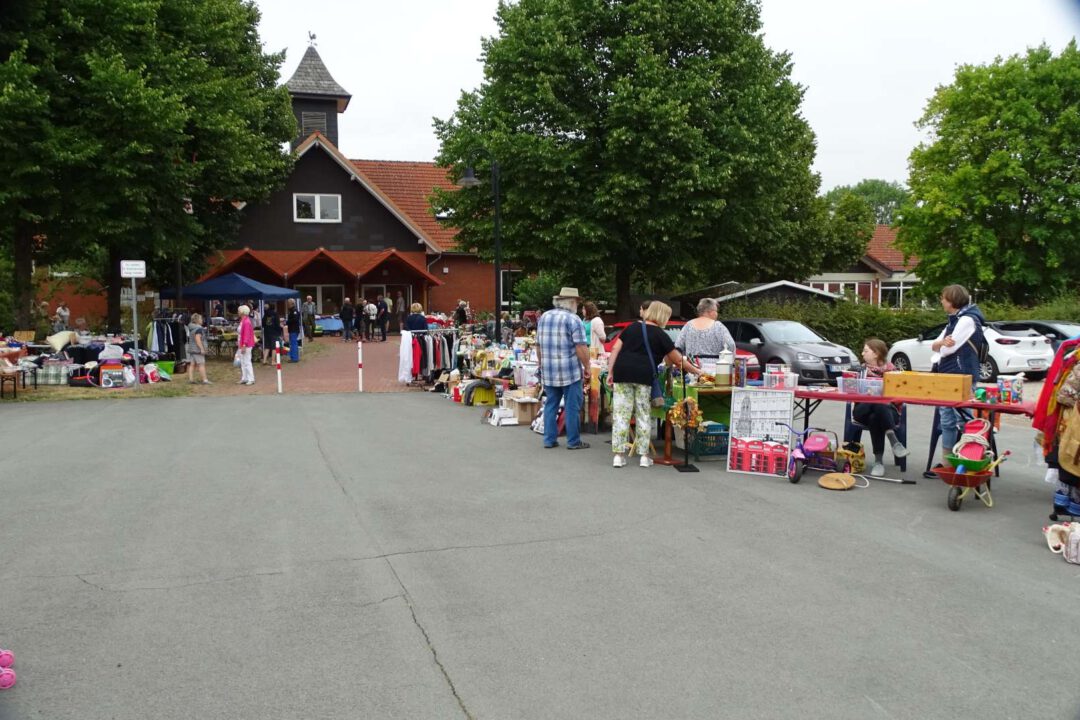 Flohmarkt, Stände dem alten Dorfplatz