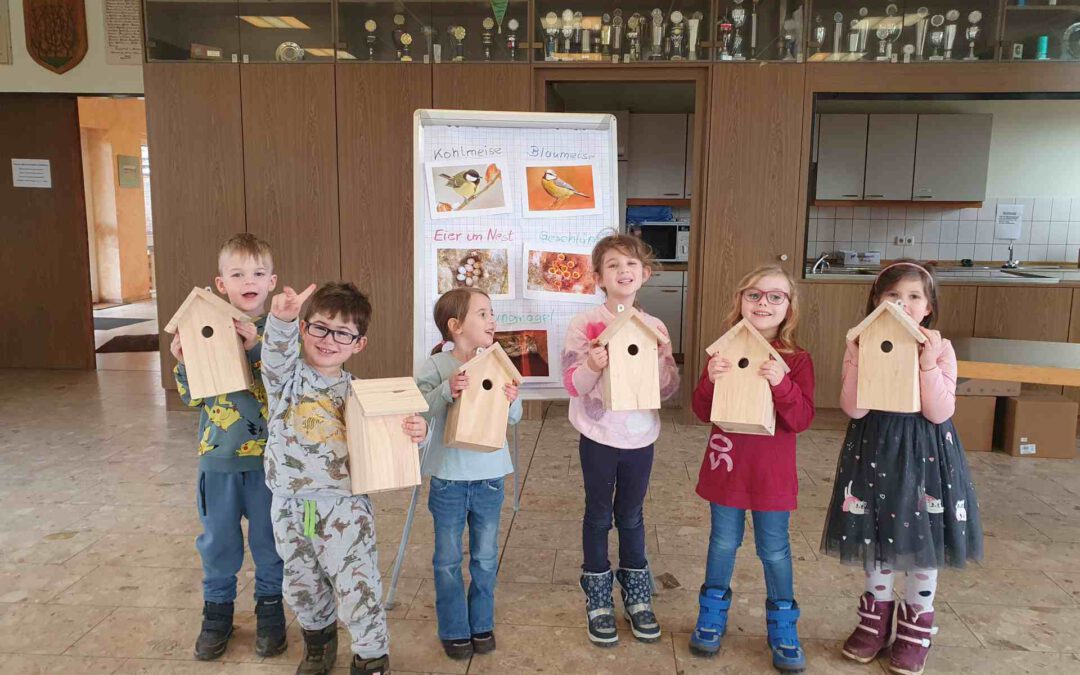 Nistkastenbau mit Kindern der Kita Grupenhagen